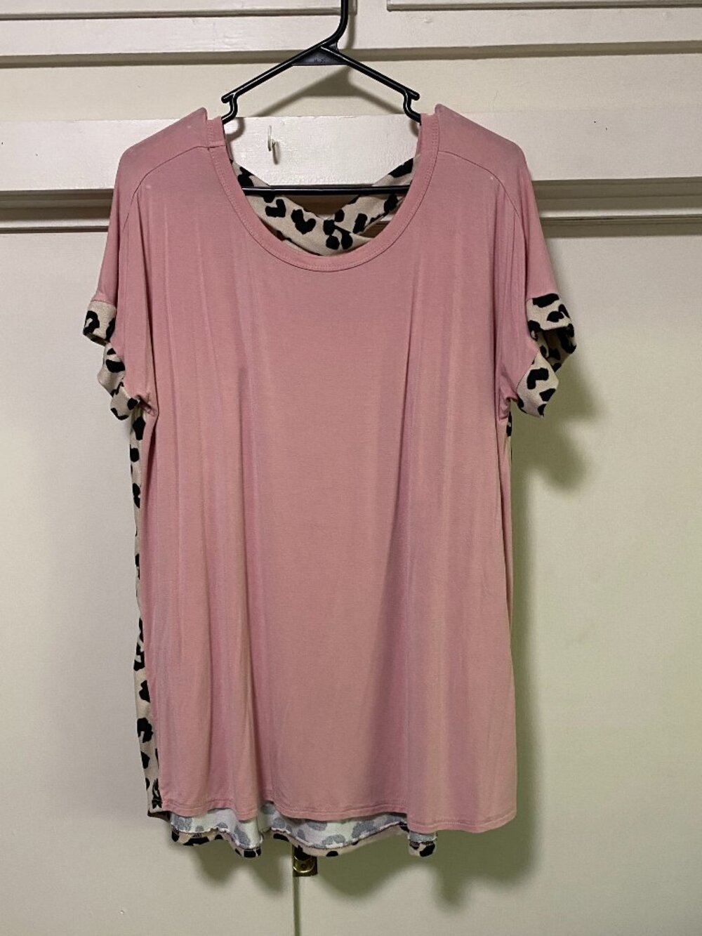 Hemish USA, short sleeve pink tunic w/animal print, size 1X/2X